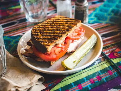 Sucuklu Kaşarlı Tost